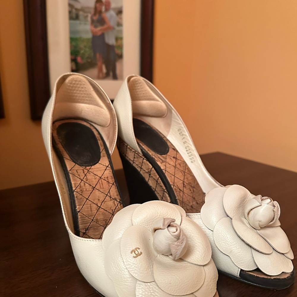 Women’s White Camellia Wedge Heels - Designer Inspired - Picture 4 of 9